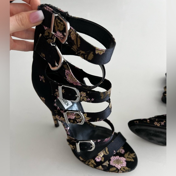 Heels with print - Picture 3 of 5